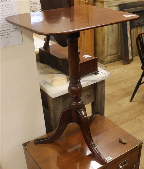A Regency mahogany tripod table W.51cm